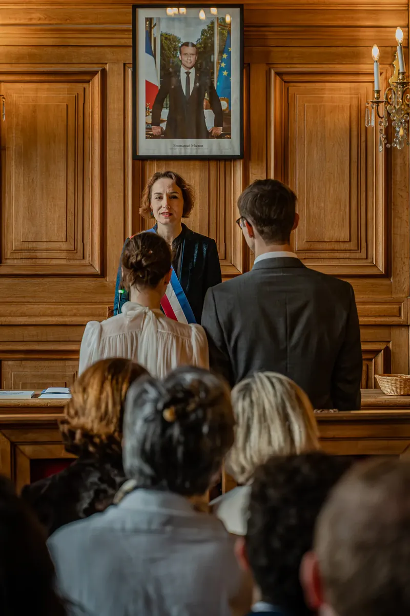 Photographe mariage Paris — cérémonie civile en mairie parisienne